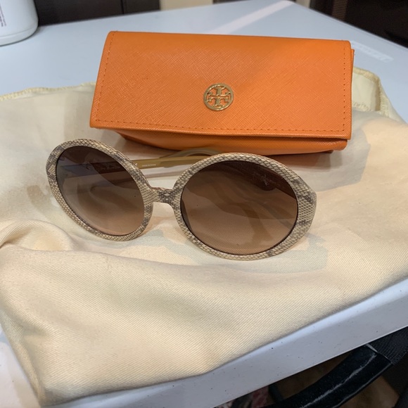 Tory Burch Oversized Sunglasses - Picture 1 of 3